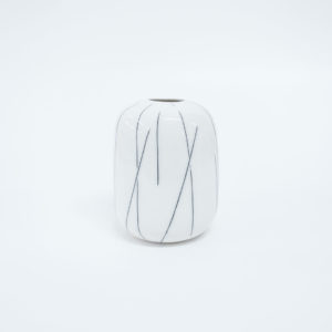 Handgemachte Porzellan Vase Black Lines by Yvette Hoffmann Design